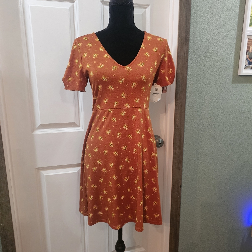 Casual Orange Mini Dress with Flutter Sleeves and V-neck